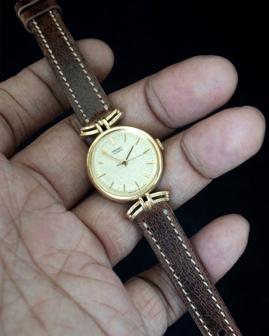 Seiko Ladies Snowflake Gold - Image 5