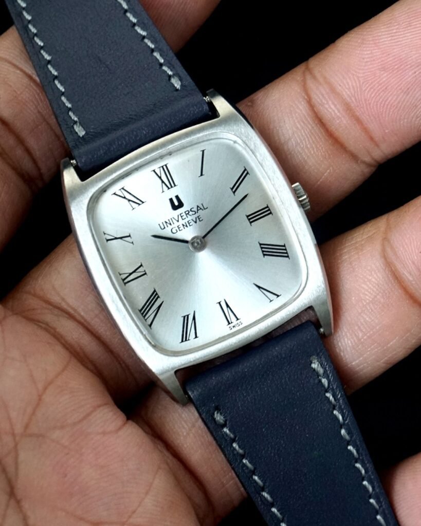 Universal Geneve Tank Romawi
