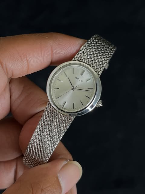 Seiko Quartz Integrated Bracelet