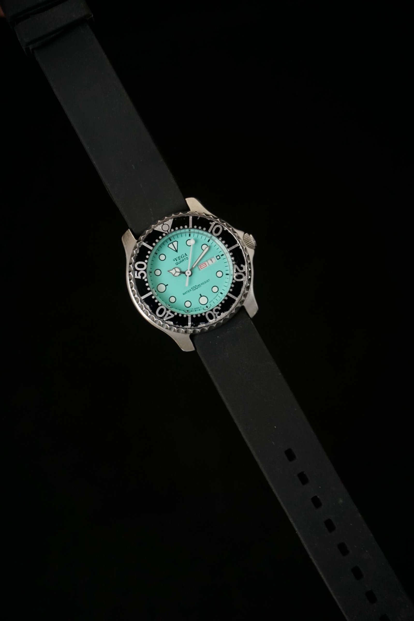 Citizen Vega Midsize Diver Tiffany Dial - Image 4