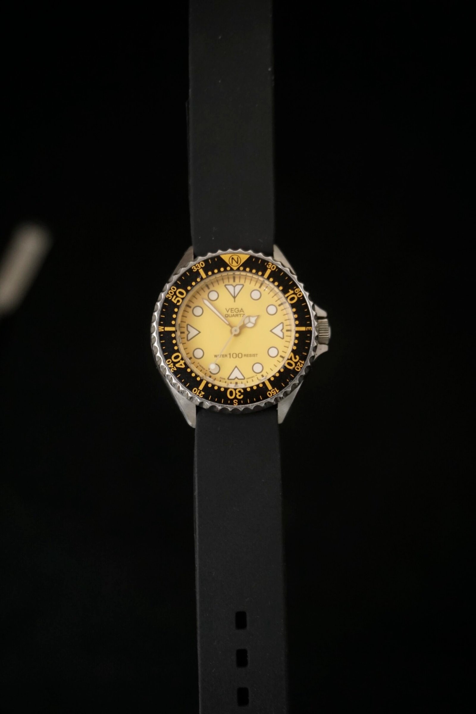Citizen Vega Midsize Diver Yellow Dial - Image 5