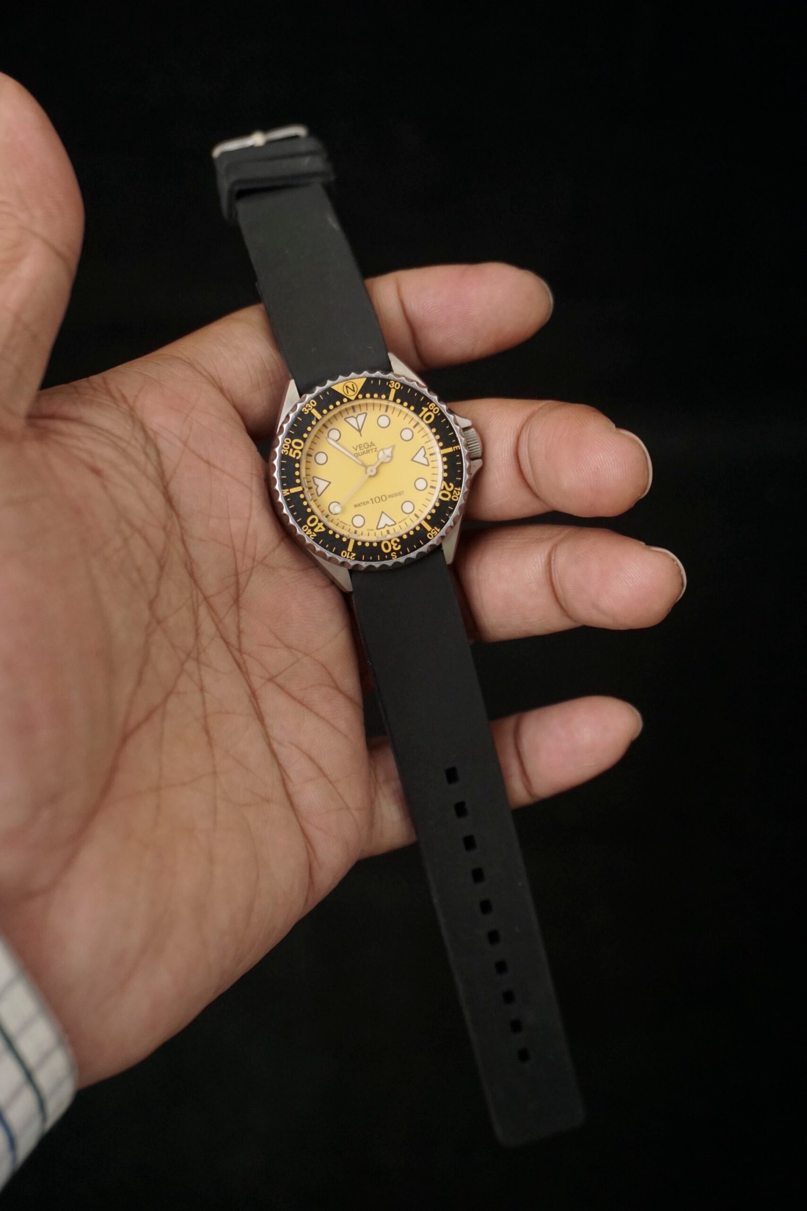 Citizen Vega Midsize Diver Yellow Dial - Image 4
