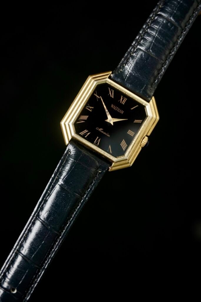 Waltham Stepped Ceinture Style